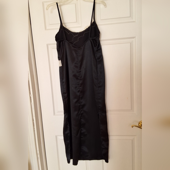 Women's XS, Embroidered Flower Neckline, Long Black Dress - Picture 4 of 5